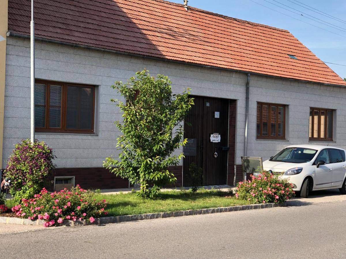 Auszeit; Gästehaus&mehr Kollersdorf Exterior foto